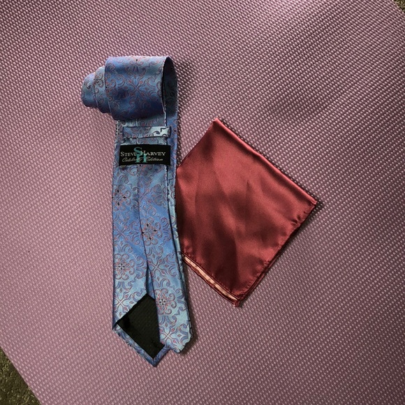 Necktie and pocket square - Picture 2 of 2